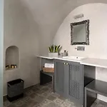 Betty's Santorini كارتيرادوس
