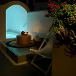 Betty's Santorini بيت للعطل *