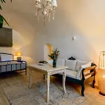 Betty's Santorini بيت للعطل *