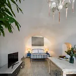 Betty's Santorini كارتيرادوس