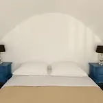 Betty's Santorini بيت للعطل *
