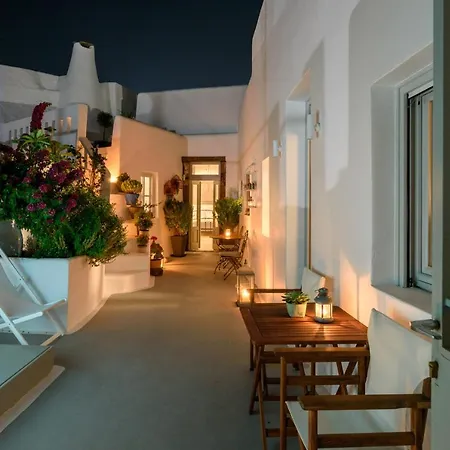 Betty's Santorini Casa de Férias Karterádos