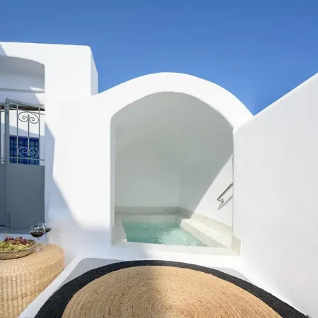 Betty's Santorini