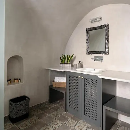 Betty's Santorini Καρτεράδος