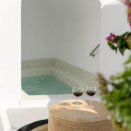 Betty's Santorini * Καρτεράδος