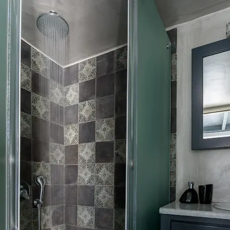 Betty's Santorini * Καρτεράδος