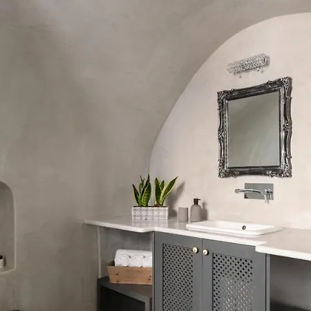 Betty's Santorini Καρτεράδος