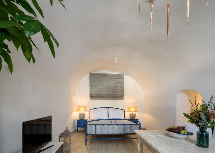 Betty's Santorini كارتيرادوس