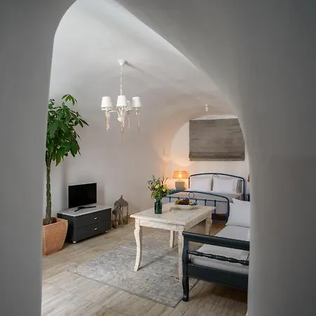 Betty's Santorini